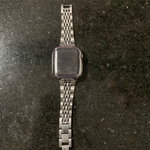 Apple Watch Series 4 - Picture 1 of 2
